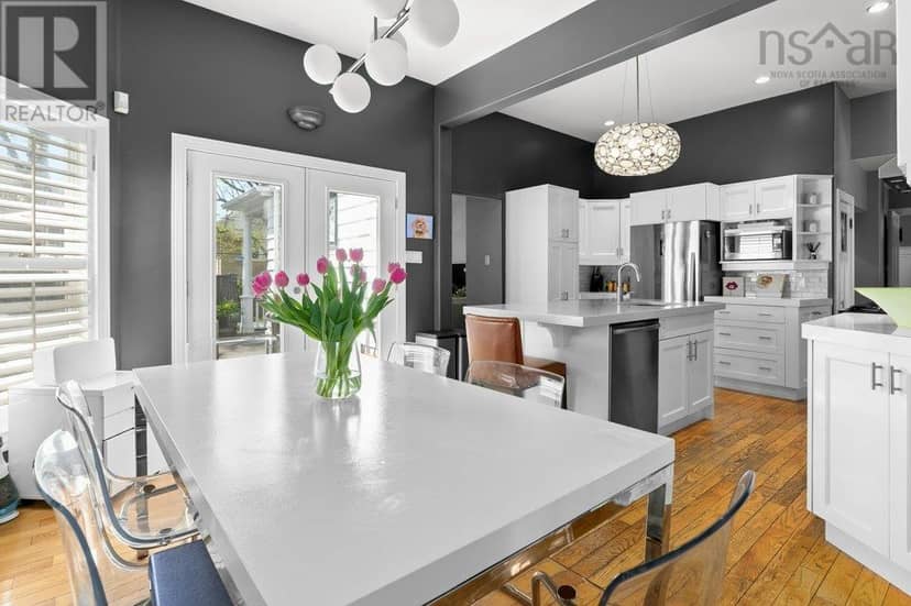 1535 Larch Street — photo 10 of 40