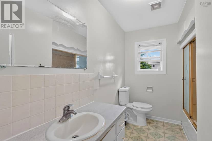 127 Highland Avenue — photo 13 of 29