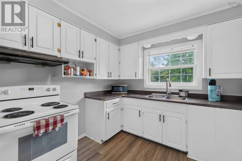 127 Highland Avenue — photo 9 of 29