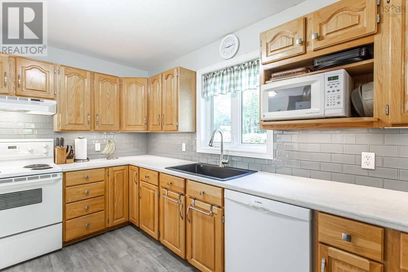 27 Pinecrest Drive — photo 14 of 32