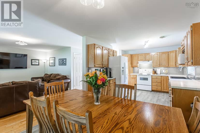 27 Pinecrest Drive — photo 11 of 32