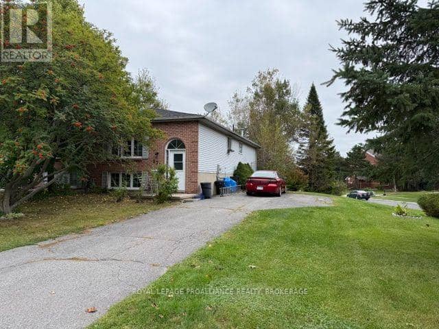 272 Owens Crescent — photo 1 of 5