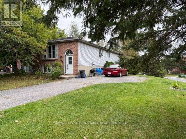 272 Owens Crescent — photo 2 of 5