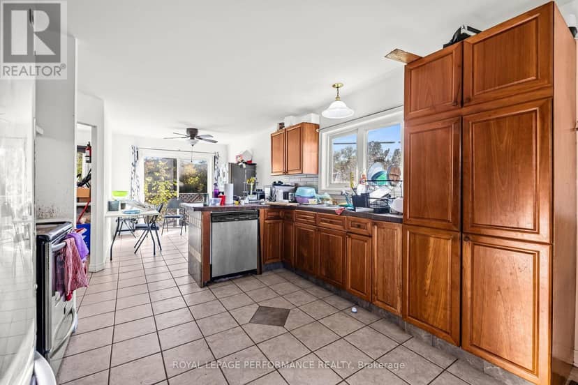 120 Herbert Street — photo 9 of 40