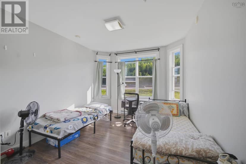 403 119 Walker Avenue — photo 11 of 36