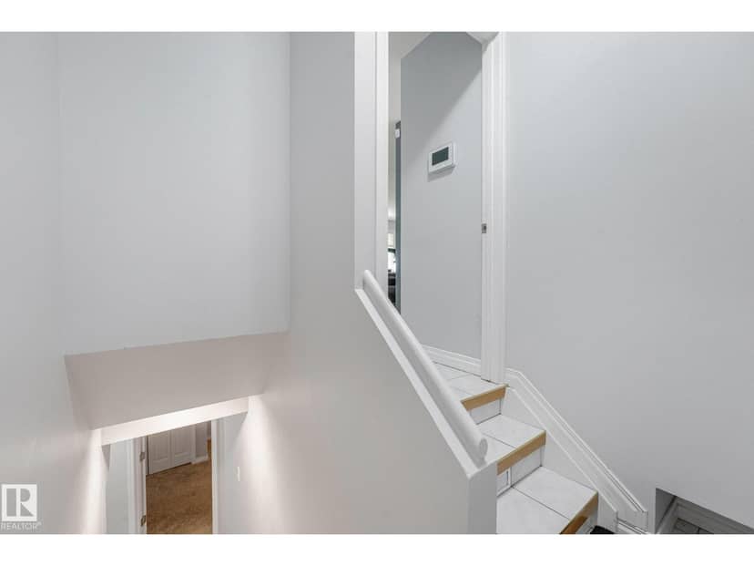 8712 137 AV NW — photo 31 of 40