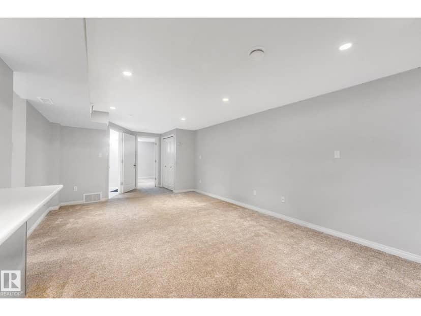 8712 137 AV NW — photo 36 of 40