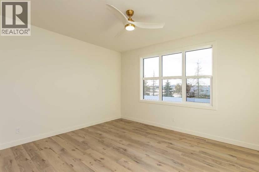 20 Emmett Crescent — photo 14 of 27