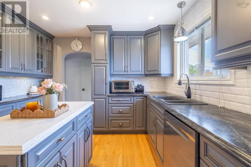 1242 George Street — photo 6 of 20