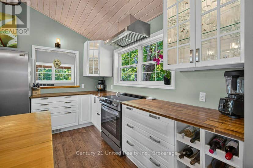 37 Northey's Bay Road — photo 10 of 40