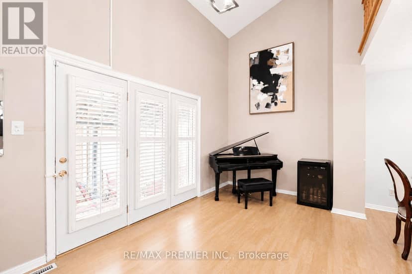 55 Deerpark Crescent — photo 17 of 40