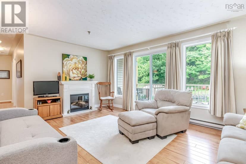 15 70 Collins Grove — photo 4 of 33