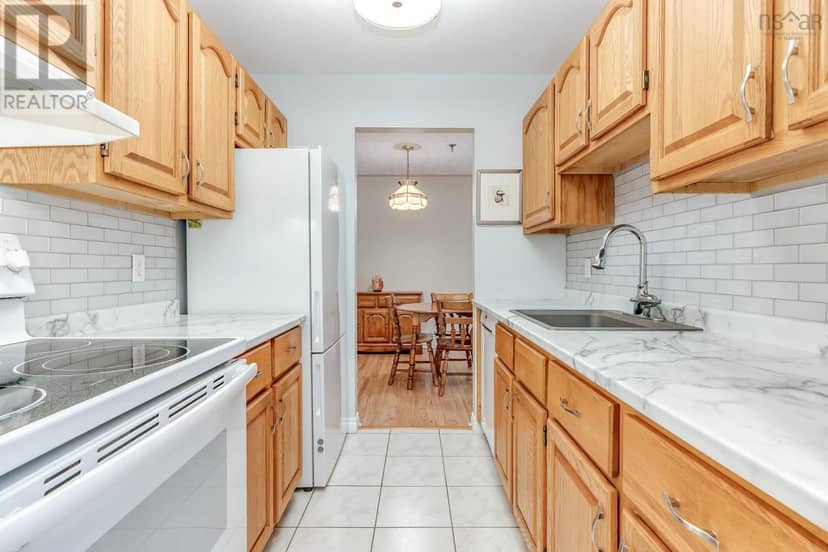 15 70 Collins Grove — photo 9 of 33