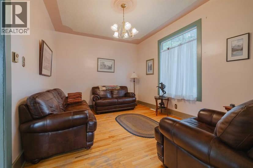 15 Elma Street W, Okotoks, photo 4