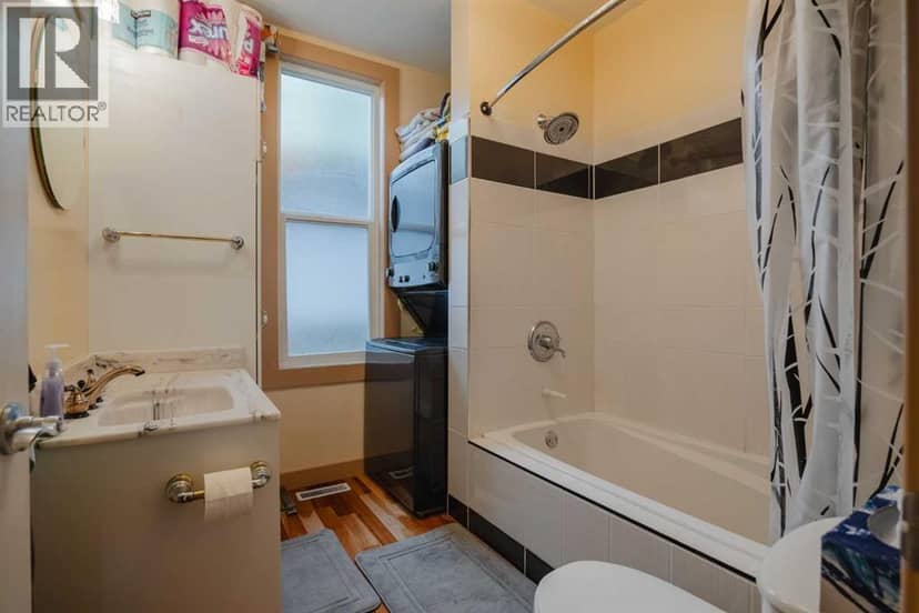 15 Elma Street W — photo 19 of 35