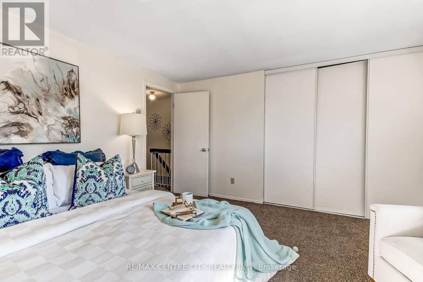 30 - 101 Highview Avenue E — photo 13 of 19