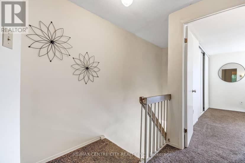 30 - 101 Highview Avenue E — photo 9 of 19