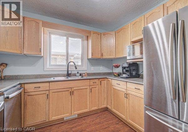 37 WINGFIELD Avenue — photo 12 of 36