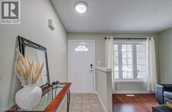37 WINGFIELD Avenue — photo 6 of 36