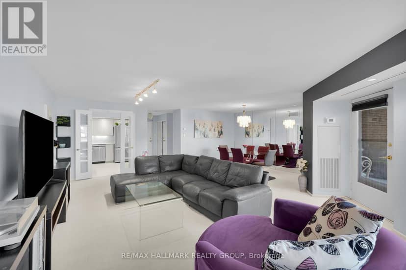 810 - 151 Bay Street — photo 11 of 27