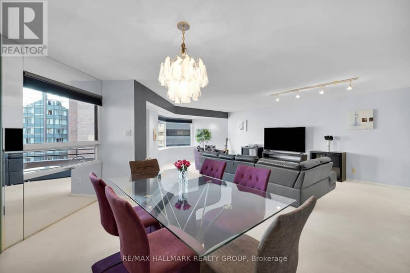 810 - 151 Bay Street — photo 13 of 27
