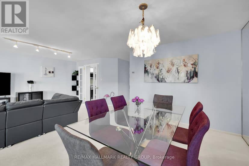 810 - 151 Bay Street — photo 14 of 27