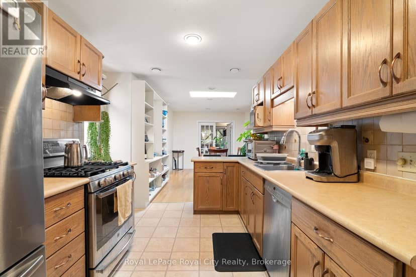 98 Waterloo Avenue — photo 12 of 36