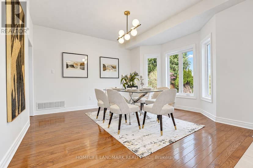 124 Shaftsbury Avenue — photo 15 of 40