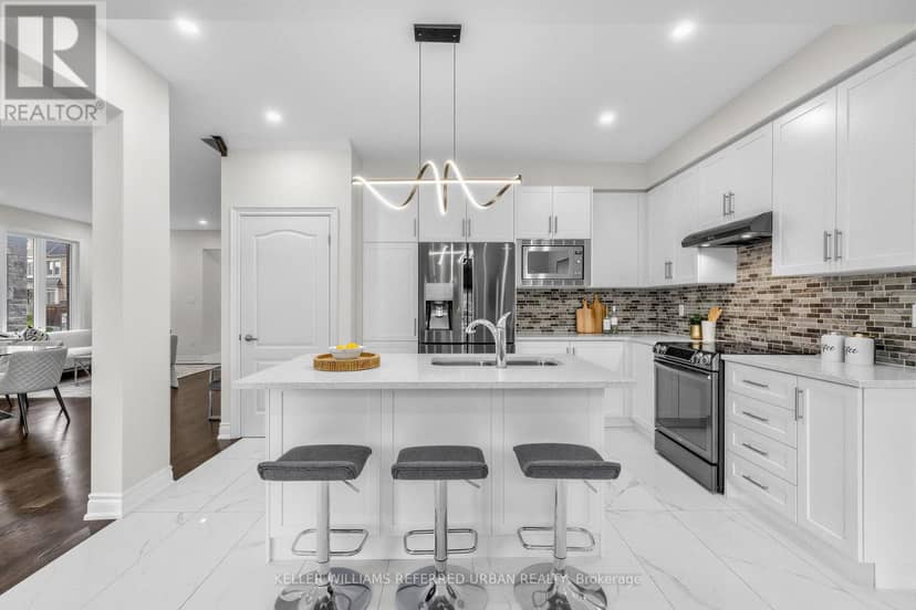 6 Sharonview Crescent — photo 13 of 33