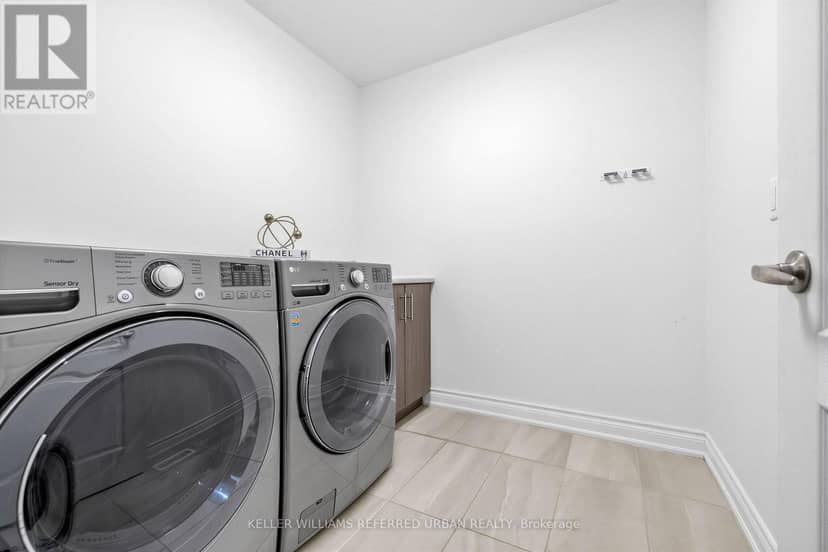 6 Sharonview Crescent — photo 26 of 33
