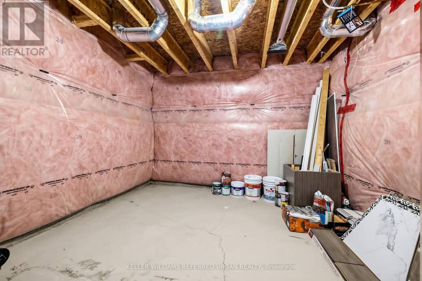 6 Sharonview Crescent — photo 31 of 33