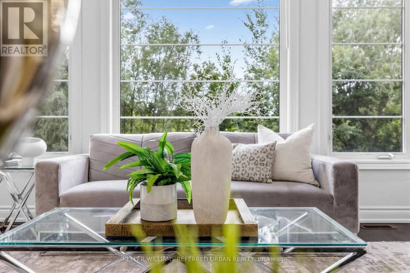 6 Sharonview Crescent — photo 9 of 33