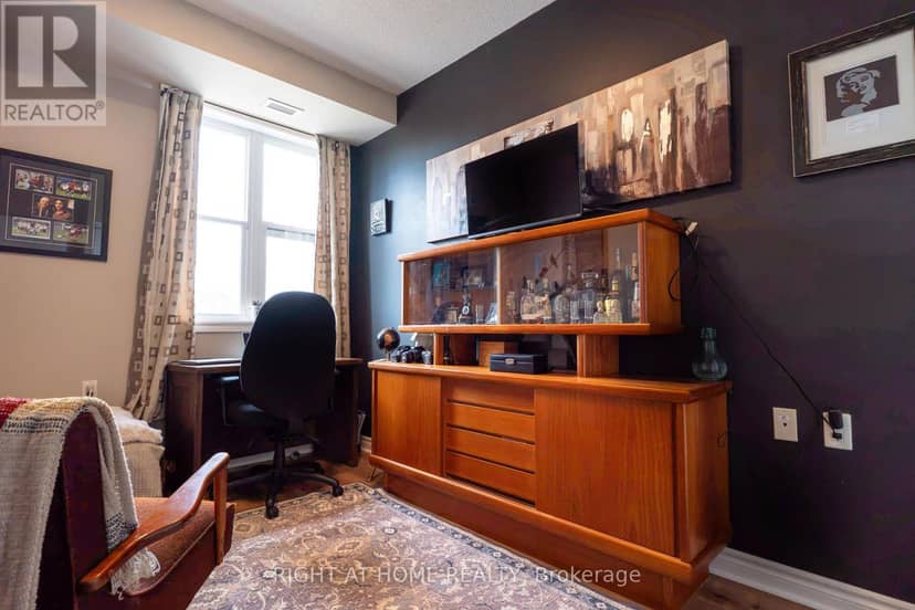 202 - 15450 Yonge Street — photo 13 of 23