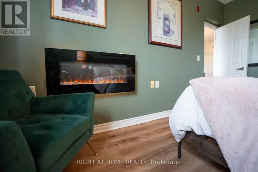 202 - 15450 Yonge Street — photo 9 of 23