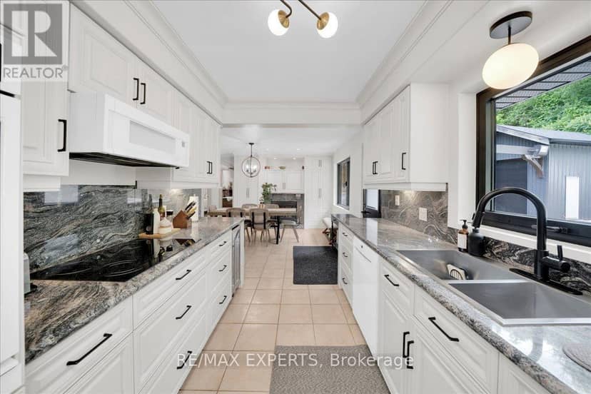 525 King Street E — photo 13 of 40