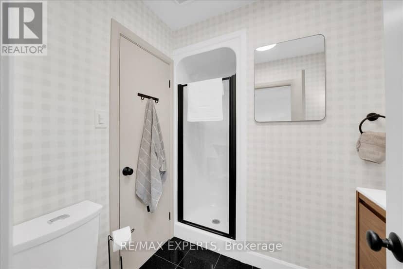525 King Street E — photo 21 of 40