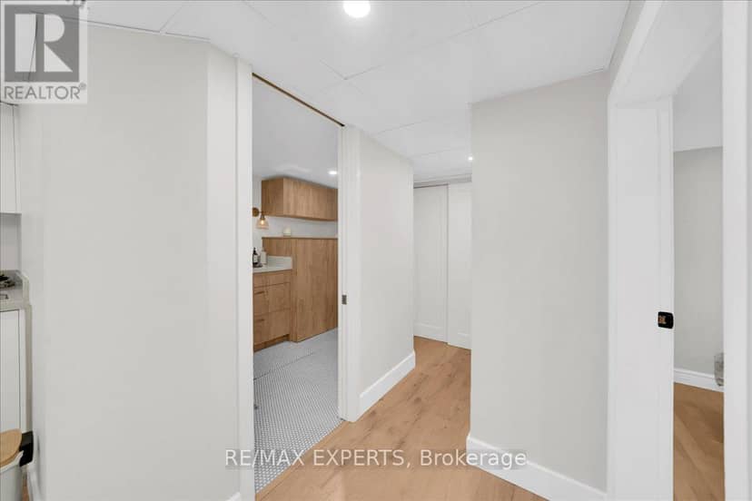 525 King Street E — photo 23 of 40