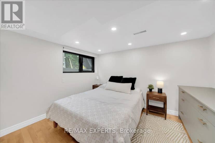 525 King Street E — photo 24 of 40