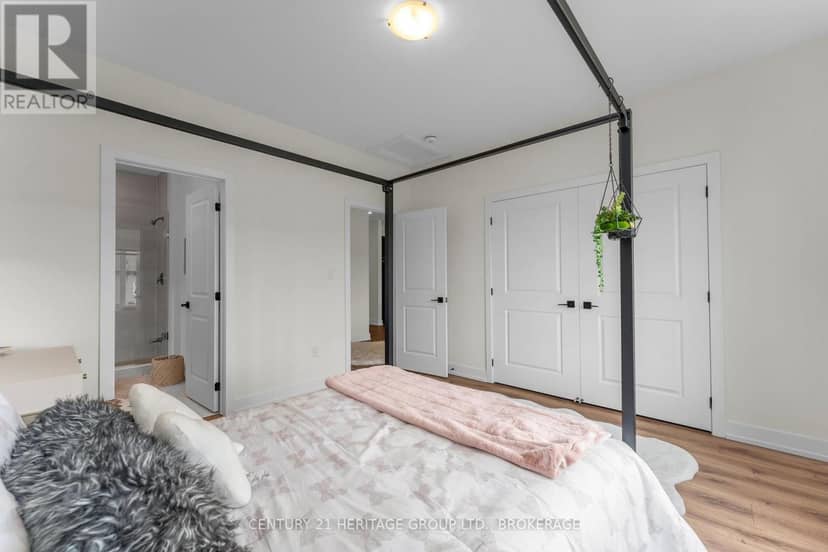 60 Dusenbury Drive, Loyalist, photo 4