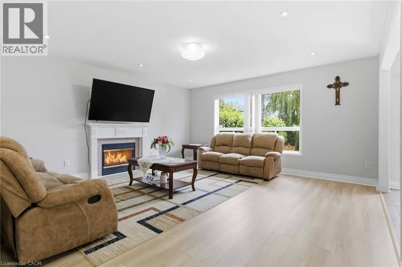 135 BLACKBURN Drive — photo 11 of 40