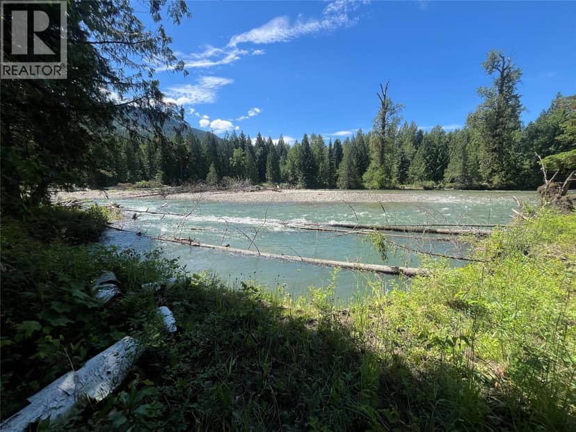 5568 Trans Canada Highway, Malakwa, photo 2