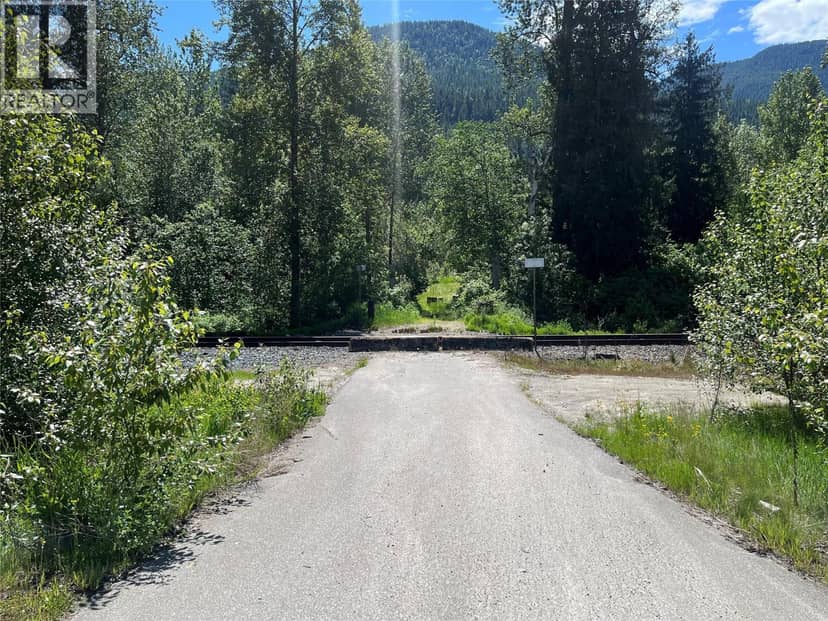 5568 Trans Canada Highway, Malakwa, photo 7