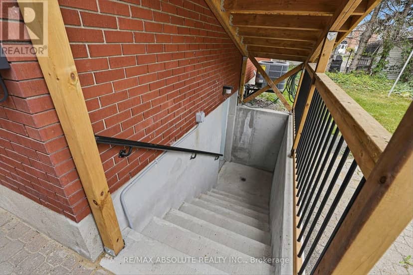 1095 Kenaston Street — photo 16 of 39