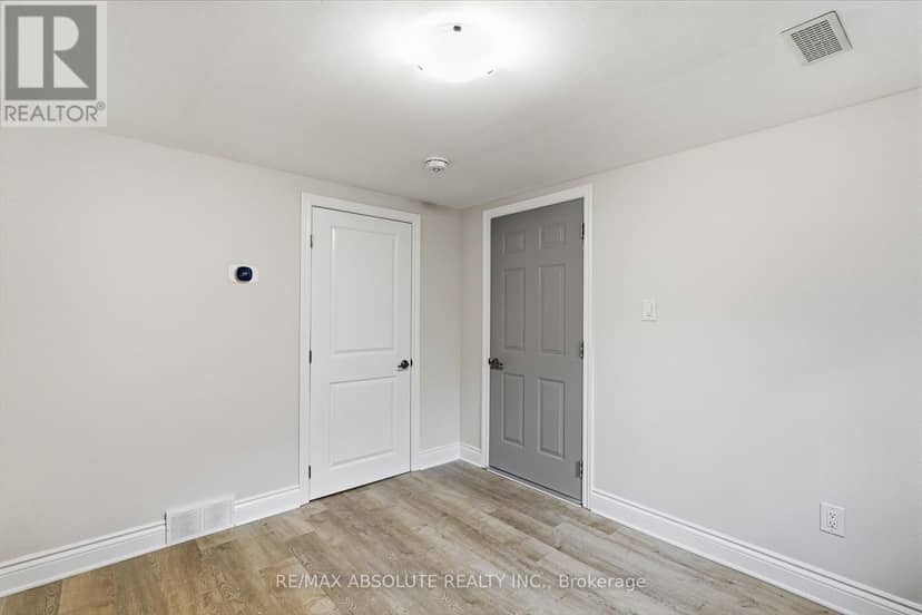1095 Kenaston Street — photo 18 of 39