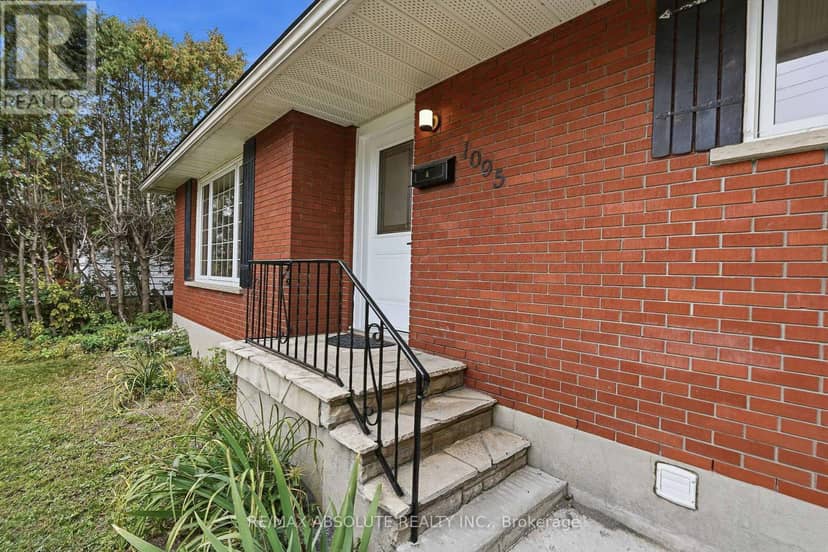 1095 Kenaston Street — photo 2 of 39