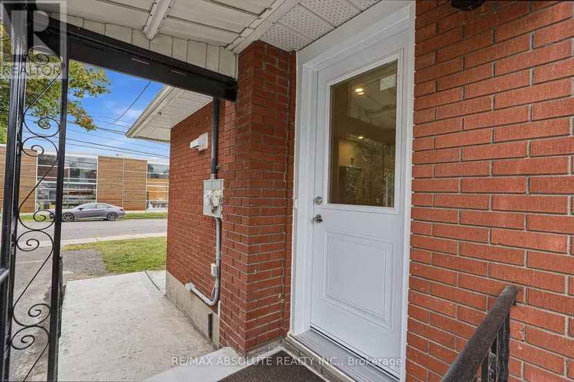 1095 Kenaston Street — photo 3 of 39