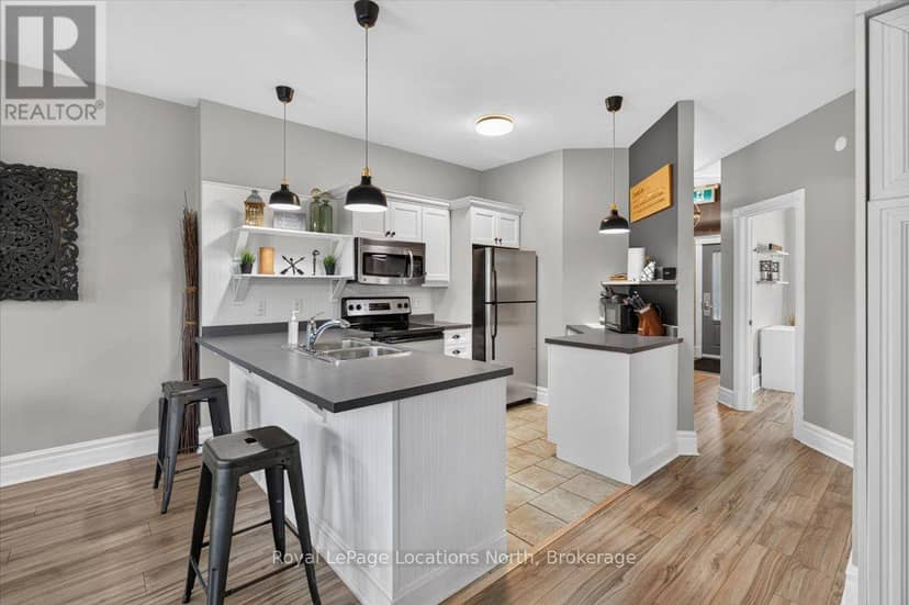 128 - 171 Snowbridge Way — photo 7 of 29
