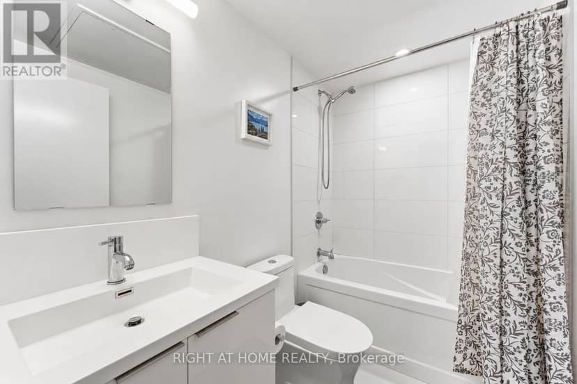 803 - 238 Simcoe Street — photo 12 of 14
