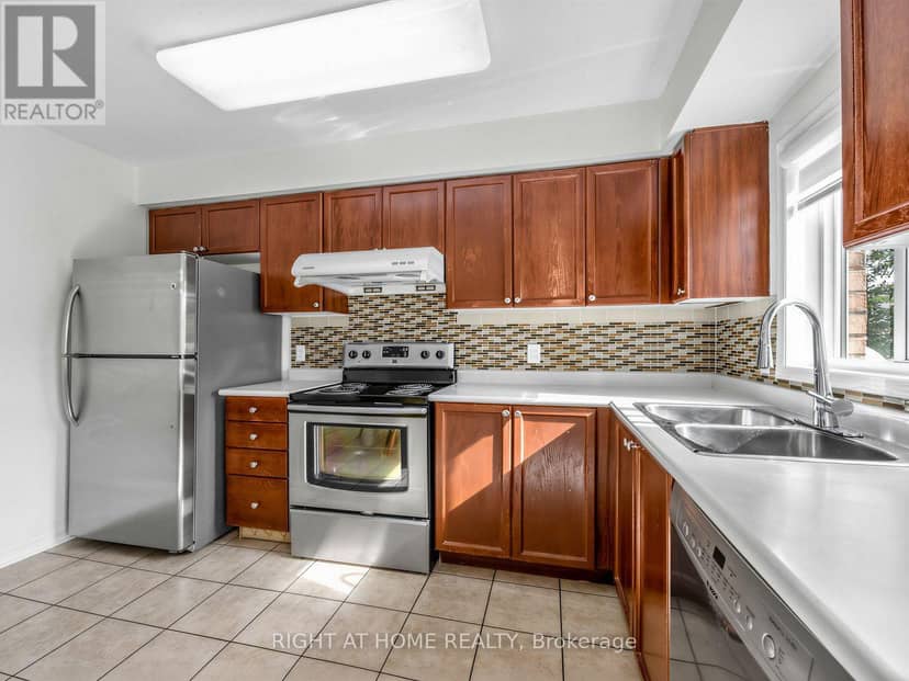 46 - 50 Strathaven Drive — photo 11 of 32