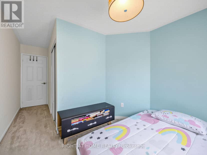 46 - 50 Strathaven Drive — photo 16 of 32